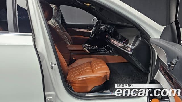 BMW 7 Series 2025 — фото 11 из 20