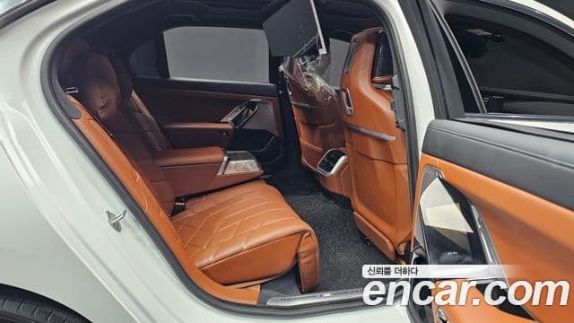 BMW 7 Series 2025 — фото 12 из 20