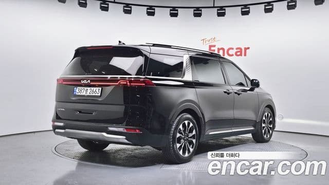 Kia Carnival 2023 — Фото 2/20
