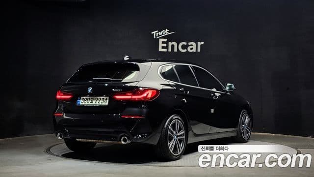 BMW 1 Series 2021 — фото 2 из 20