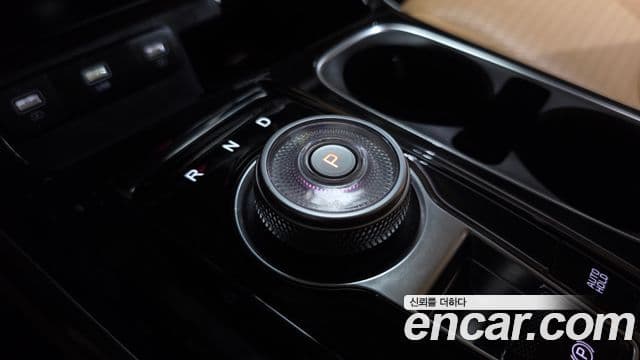 Kia Carnival 2021 — фото 9 из 20