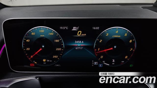 Mercedes-Benz GLB-Class 2020 — Фото 8/20