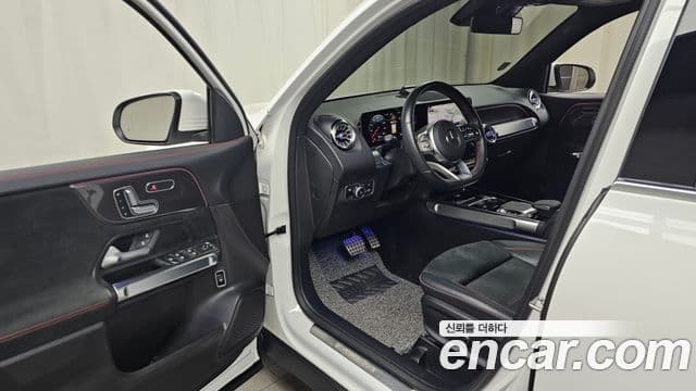 Mercedes-Benz GLB-Class 2020 — Фото 10/20