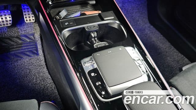 Mercedes-Benz GLB-Class 2020 — Фото 17/20