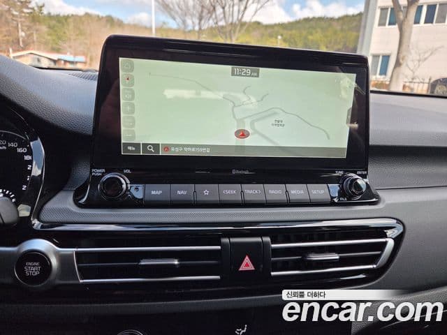 Kia Seltos 2021 — ფოტო 8/17