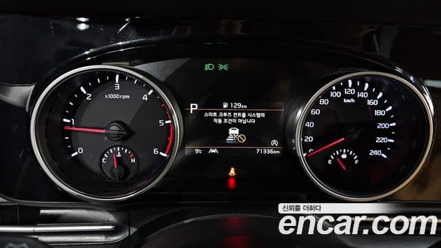 Kia Carnival 2021 — ფოტო 8/20