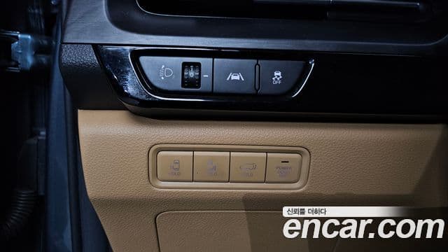 Kia Carnival 2021 — ფოტო 13/20