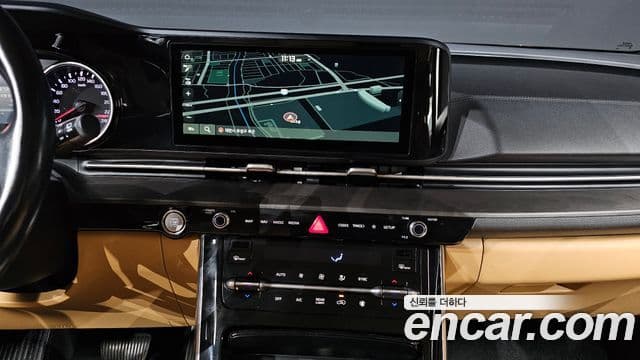 Kia Carnival 2021 — ფოტო 15/20