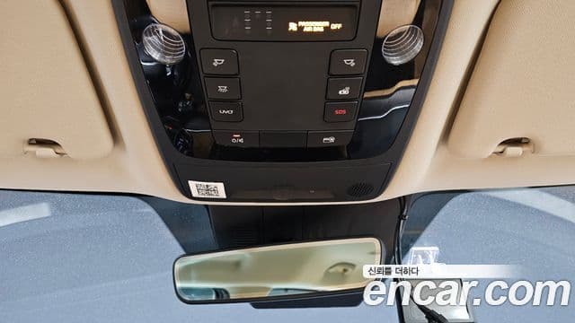 Kia Carnival 2021 — ფოტო 18/20