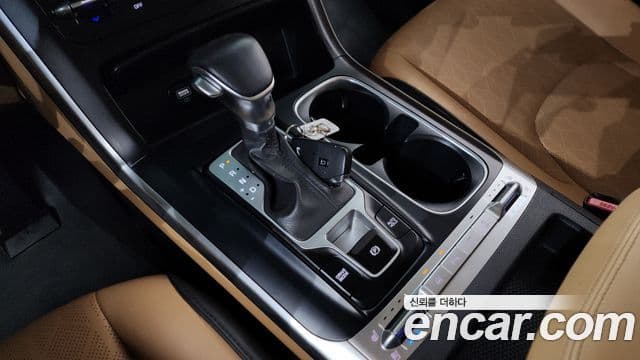 Kia Carnival 2023 — ფოტო 7/20
