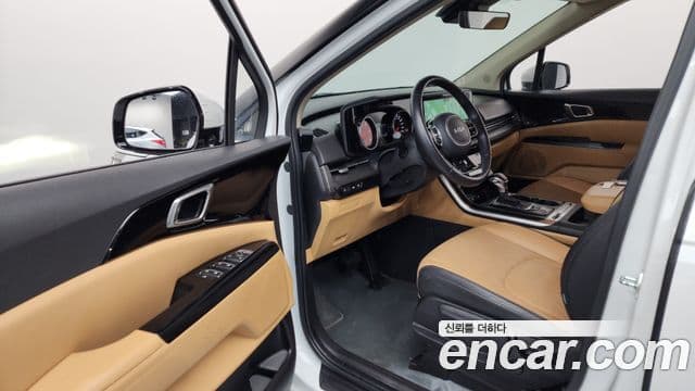 Kia Carnival 2023 — фото 8 из 20