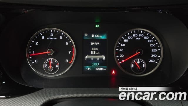 Kia K5 2020 — ფოტო 8/20