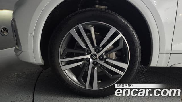 Audi Q5 2023 — ფოტო 6/20