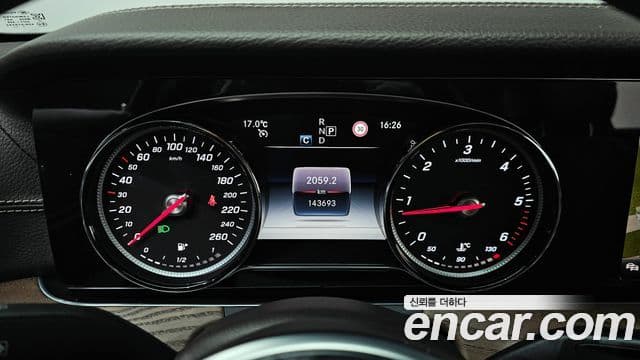 Mercedes-Benz E-Class 2019 — Şəkil 8/20