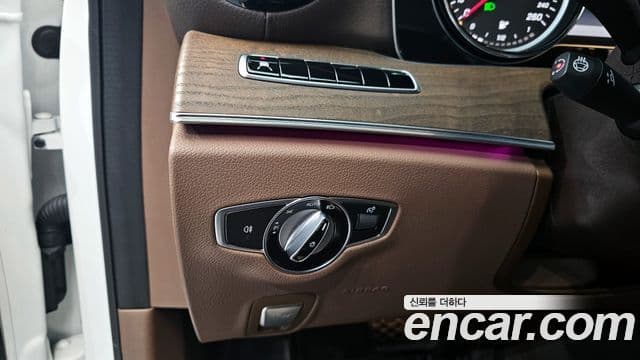 Mercedes-Benz E-Class 2019 — Şəkil 18/20
