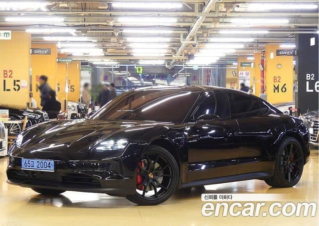 Porsche Taycan 2025 — ფოტო 7/20