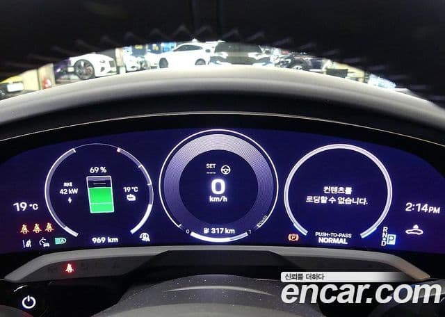 Porsche Taycan 2025 — ფოტო 10/20