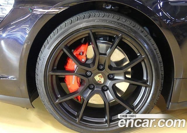 Porsche Taycan 2025 — ფოტო 14/20