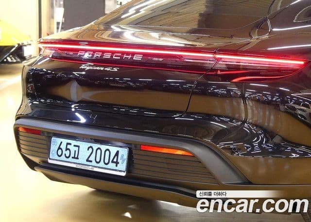Porsche Taycan 2025 — ფოტო 6/20