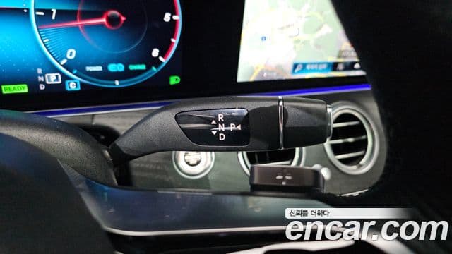 Mercedes-Benz E-Class 2022 — ფოტო 8/20