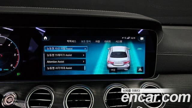 Mercedes-Benz E-Class 2022 — ფოტო 13/20