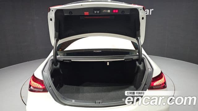 Mercedes-Benz E-Class 2022 — ფოტო 19/20