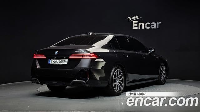 BMW 5 Series 2024 — Şəkil 1/20
