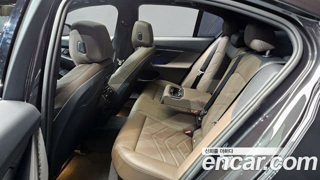 BMW 5 Series 2024 — Şəkil 13/20