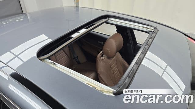Mercedes-Benz E-Class 2022 — ფოტო 19/20