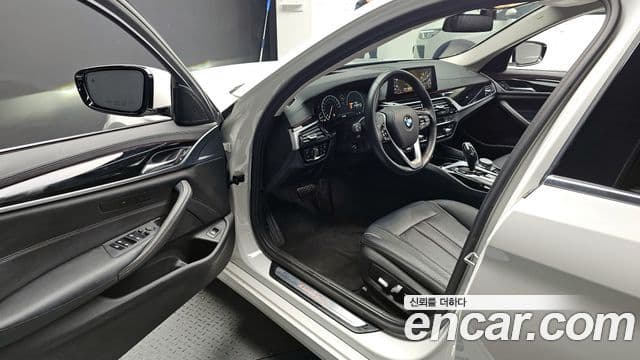 BMW 5 Series 2019 — Şəkil 10/20