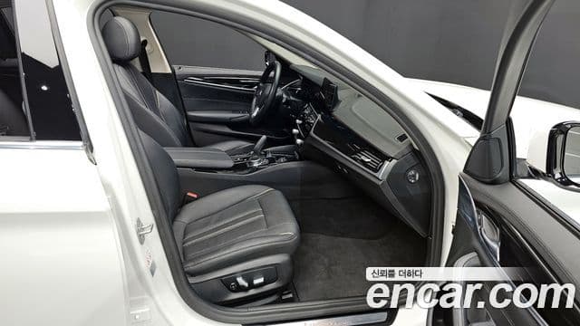 BMW 5 Series 2019 — Şəkil 11/20