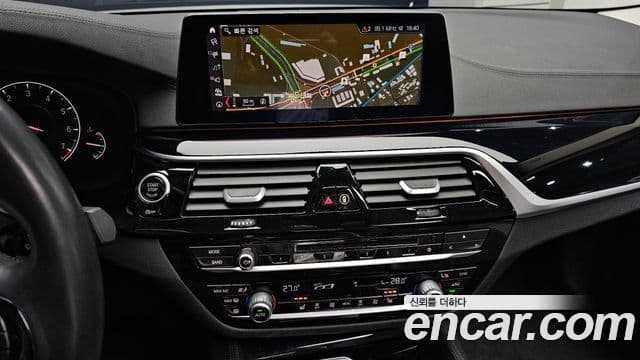 BMW 5 Series 2019 — Şəkil 14/20