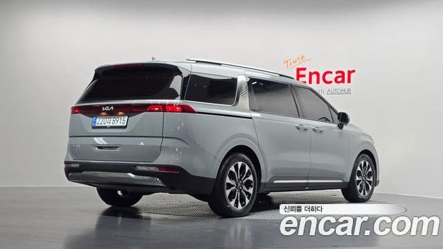 Kia Carnival 2023 — ფოტო 2/20