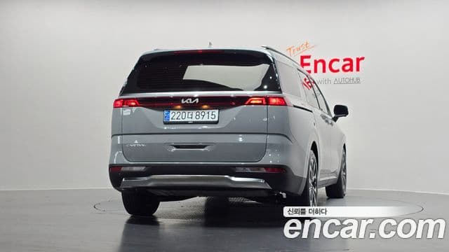 Kia Carnival 2023 — ფოტო 4/20