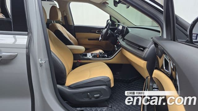 Kia Carnival 2023 — ფოტო 11/20