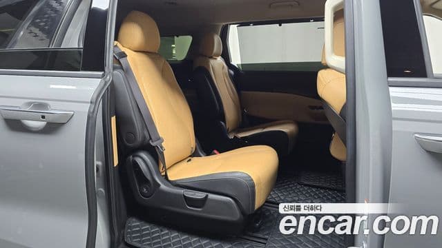Kia Carnival 2023 — ფოტო 12/20