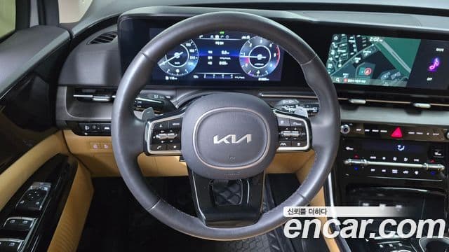 Kia Carnival 2023 — ფოტო 13/20