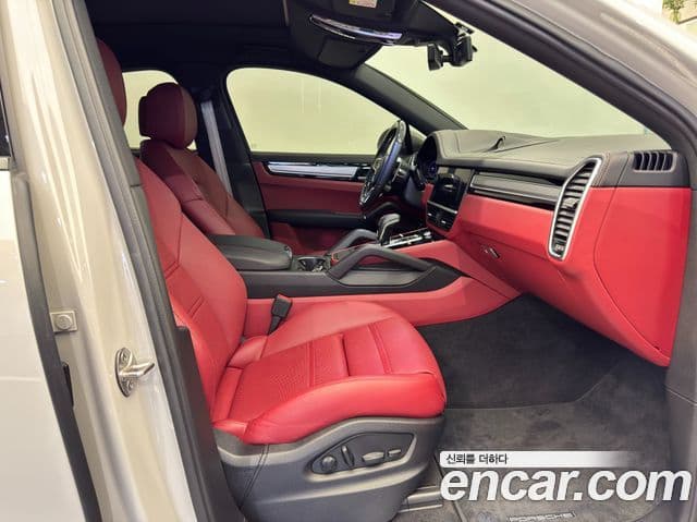 Porsche Cayenne 2022 — ფოტო 1/20