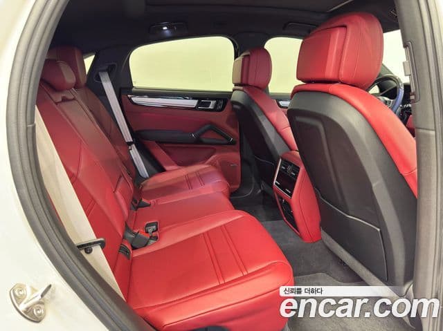Porsche Cayenne 2022 — ფოტო 5/20