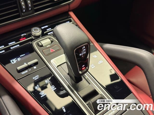 Porsche Cayenne 2022 — ფოტო 17/20