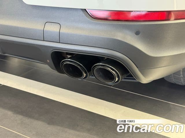 Porsche Cayenne 2022 — ფოტო 7/20
