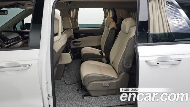 Kia Carnival 2021 — ფოტო 6/20