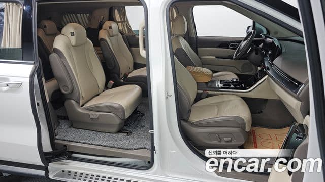 Kia Carnival 2021 — ფოტო 2/20