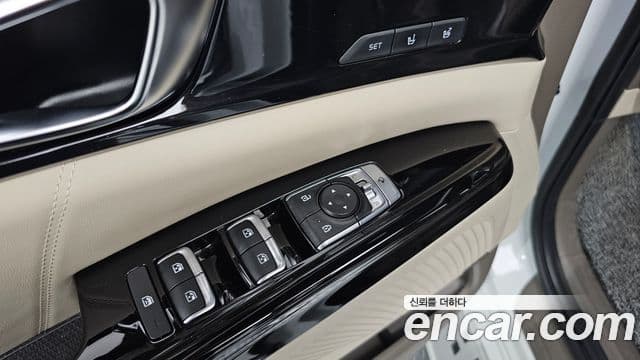 Kia Carnival 2021 — ფოტო 13/20