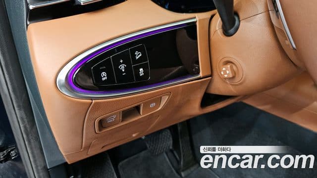 Genesis GV70 2021 — ფოტო 15/20