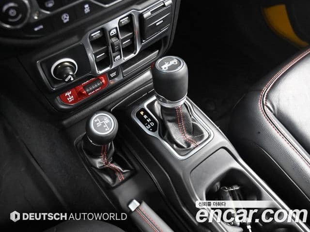 Jeep Wrangler 2019 — ფოტო 7/20