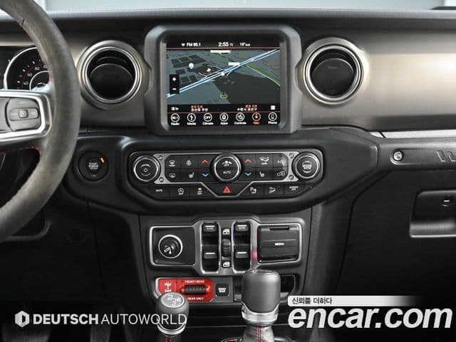 Jeep Wrangler 2019 — ფოტო 14/20