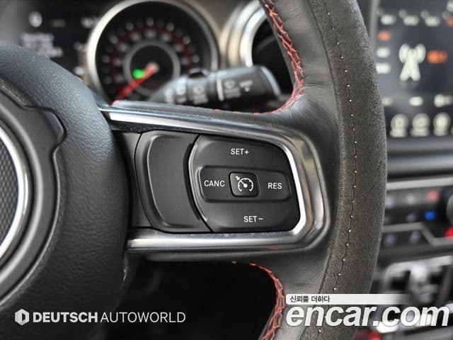 Jeep Wrangler 2019 — ფოტო 17/20