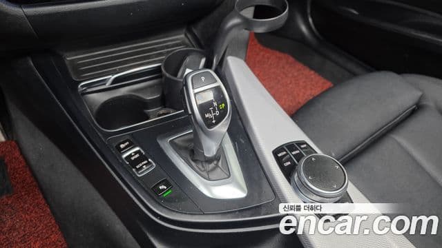 BMW 3 Series 2018 — Şəkil 8/20
