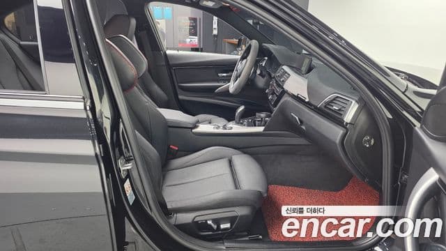 BMW 3 Series 2018 — Şəkil 11/20
